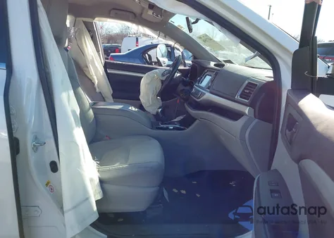 2015 Toyota Highlander Le Plus V6 from USA, damaged, VIN 5TDBKRFH3FS079917